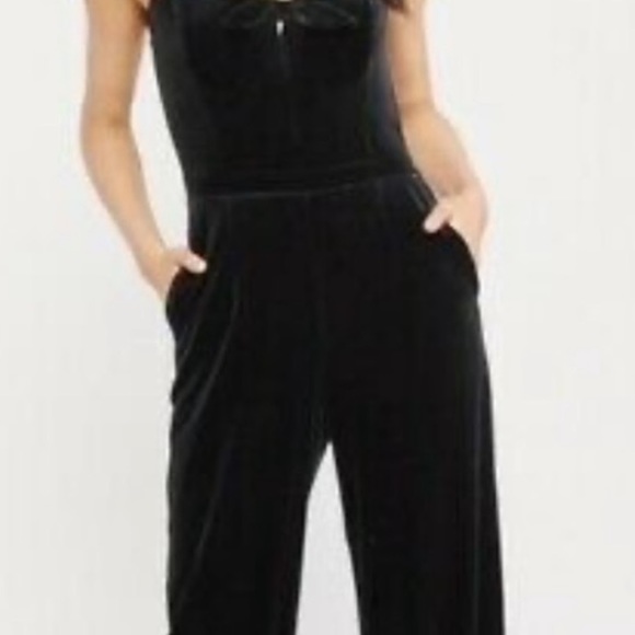 Abercrombie & Fitch Pants - Abercrombie & Fitch Black Velvet Jumpsuit size Medium